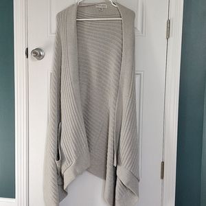 Gently used Barefoot dreams cozychic lite shawl